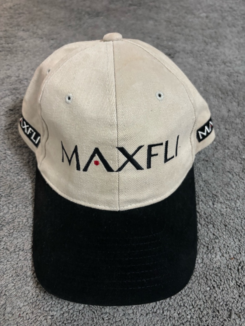 MAXFLI Two-Tone Golf Cap - Beige and Black